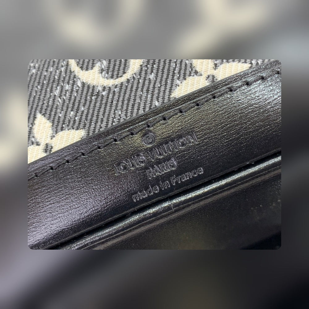 Anum Bags Detail