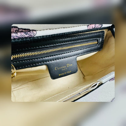 Anum Bags Detail