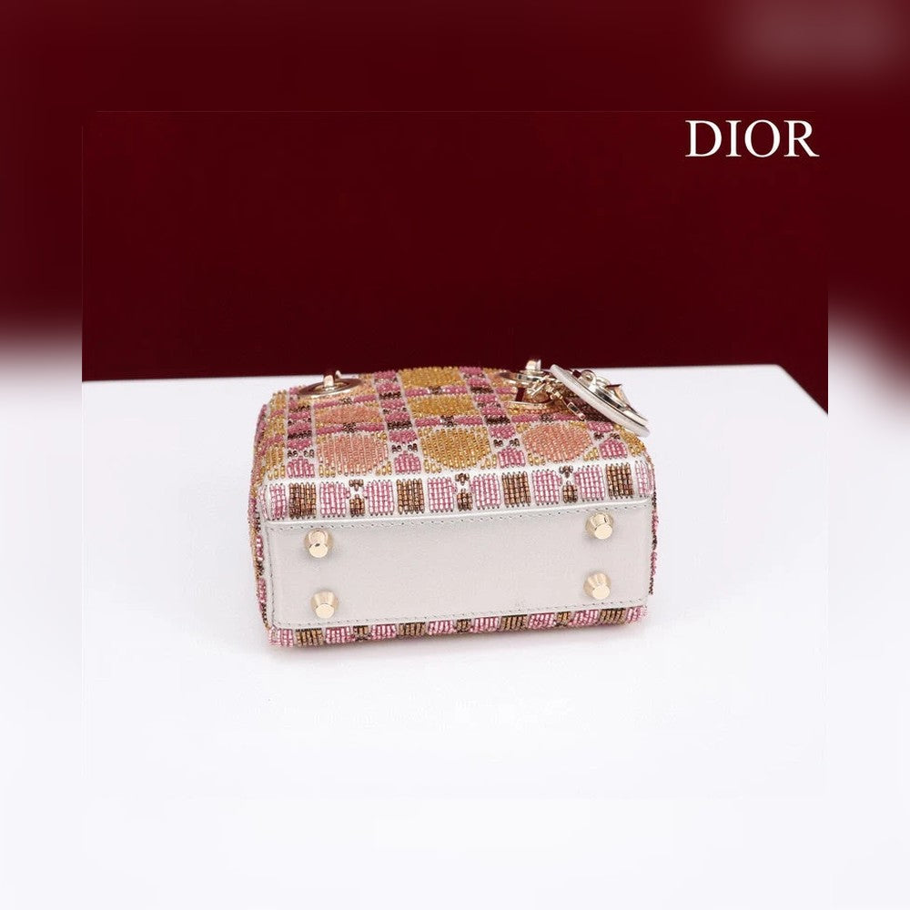 Anum Bags Detail