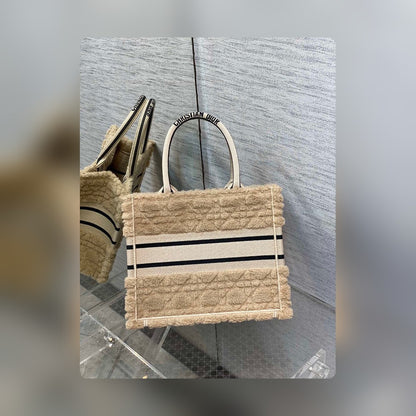 Anum Bags Detail