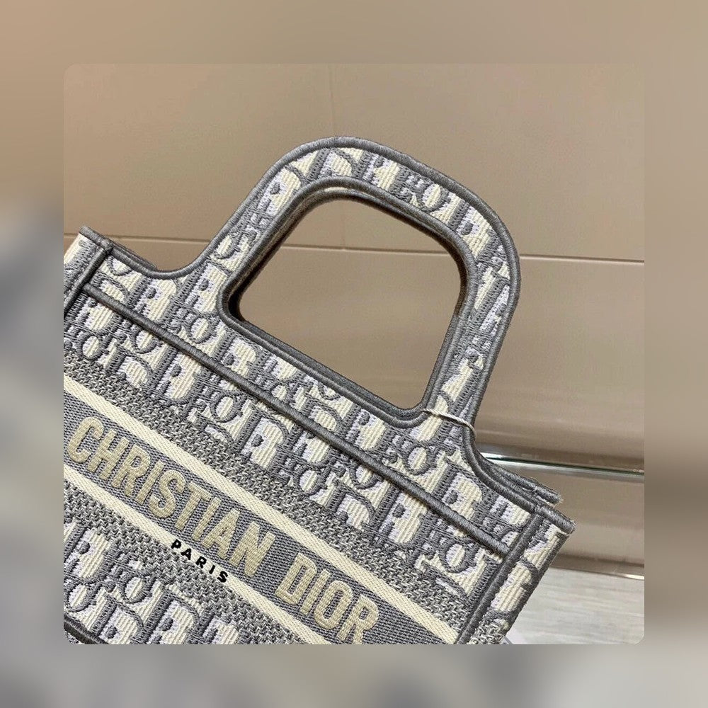 Anum Bags Detail