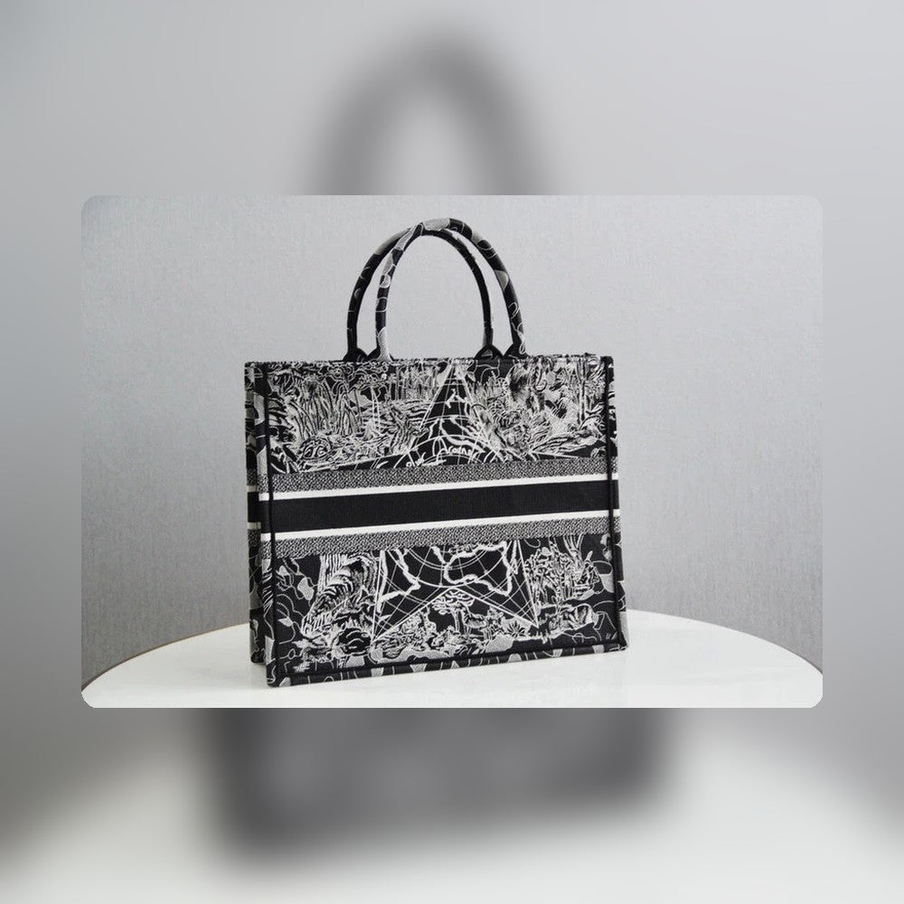 Anum Bags Detail