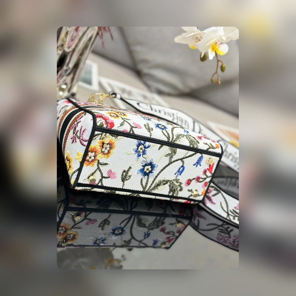 Anum Bags Detail