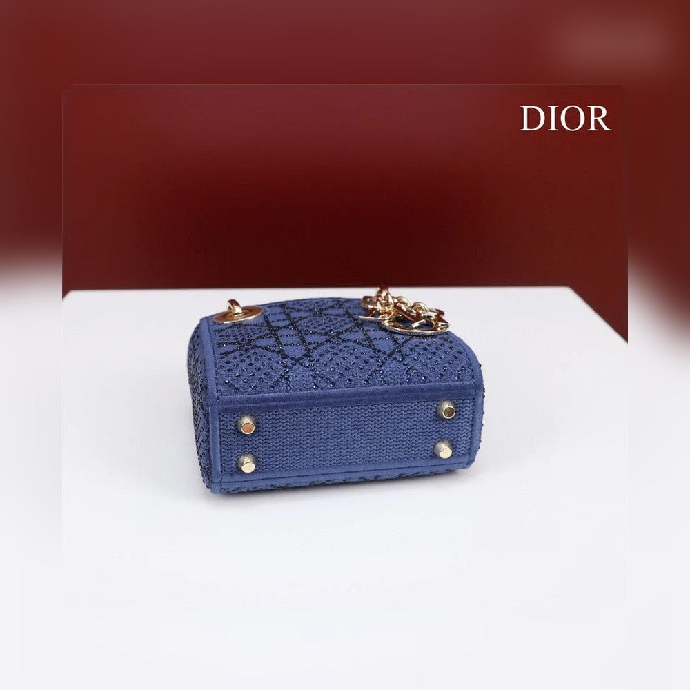 Anum Bags Detail