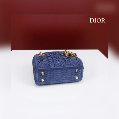 Anum Bags Detail