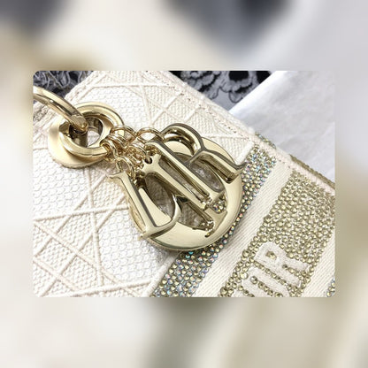 Anum Bags Detail