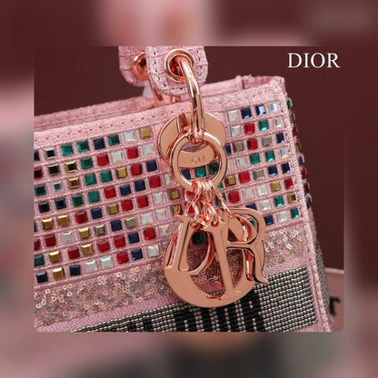 Anum Bags Detail