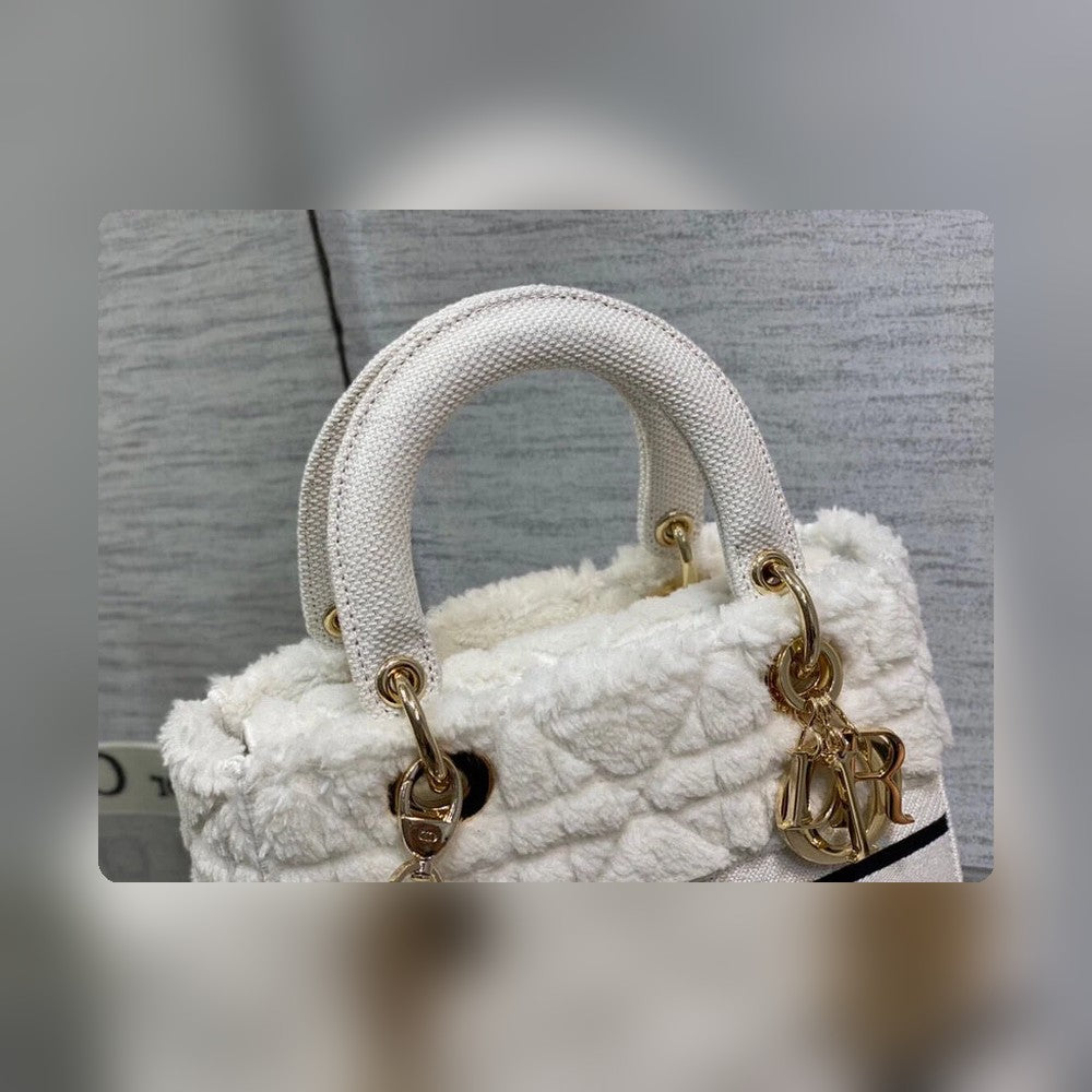Anum Bags Detail