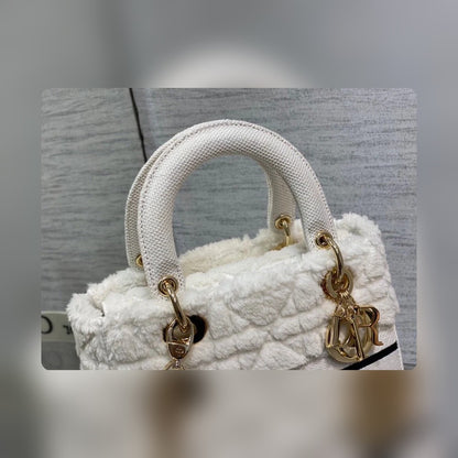 Anum Bags Detail