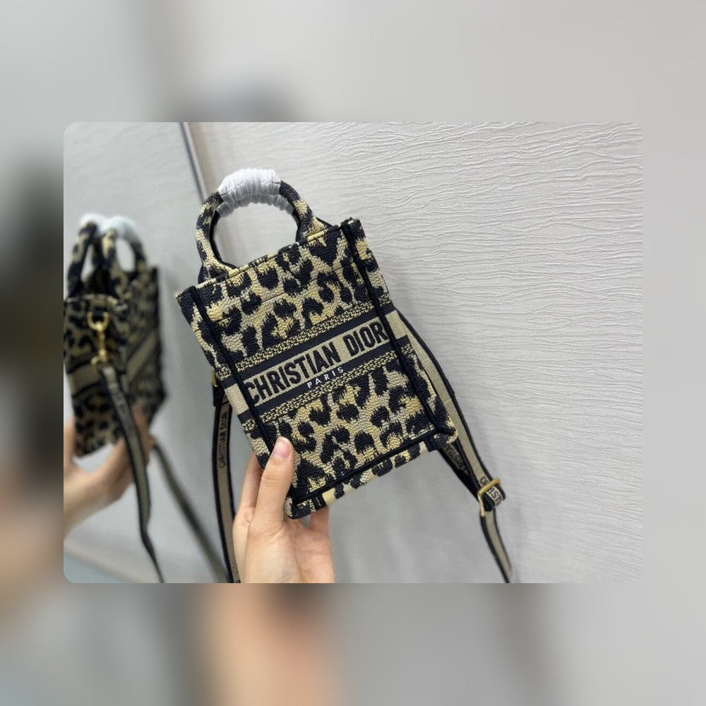 Anum Bags Detail