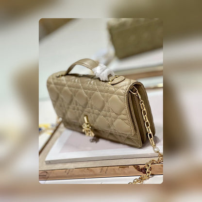 Anum Bags Detail