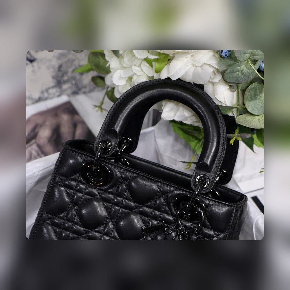 Anum Bags Detail