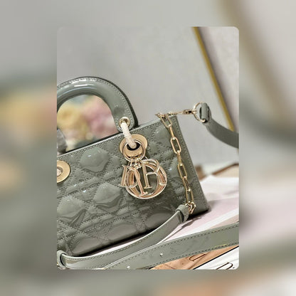 Anum Bags Detail