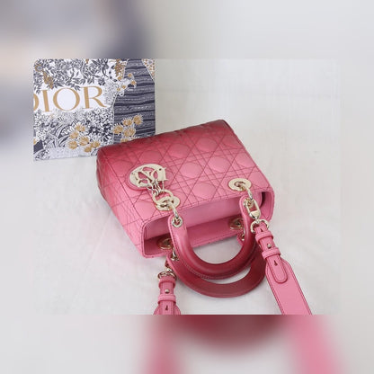 Anum Bags Detail