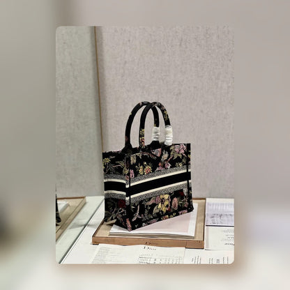 Anum Bags Detail