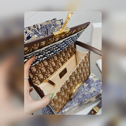 Anum Bags Detail