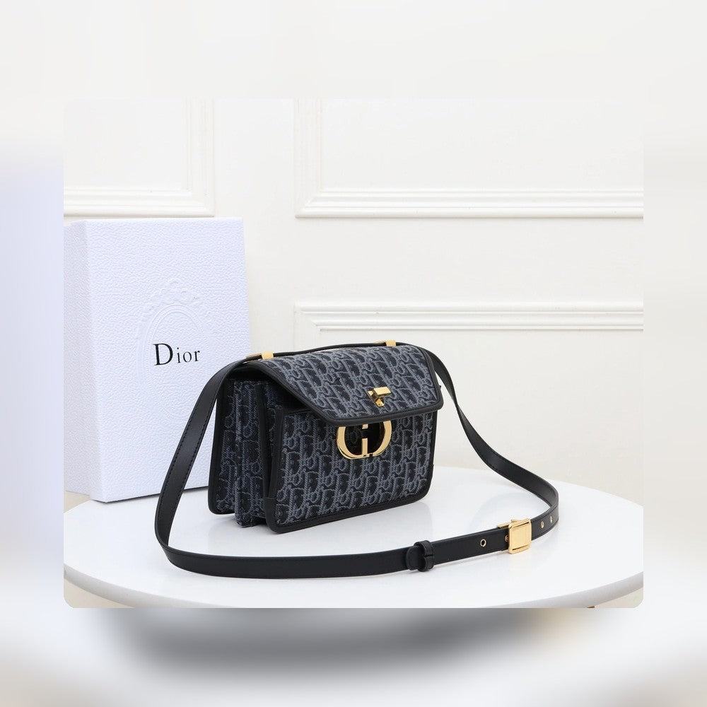 Anum Bags Detail