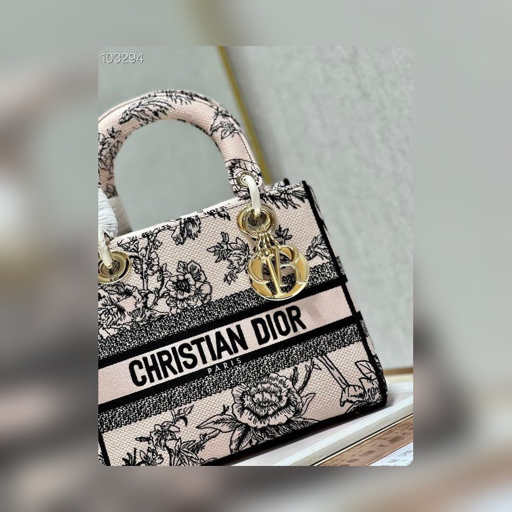 Anum Bags Detail