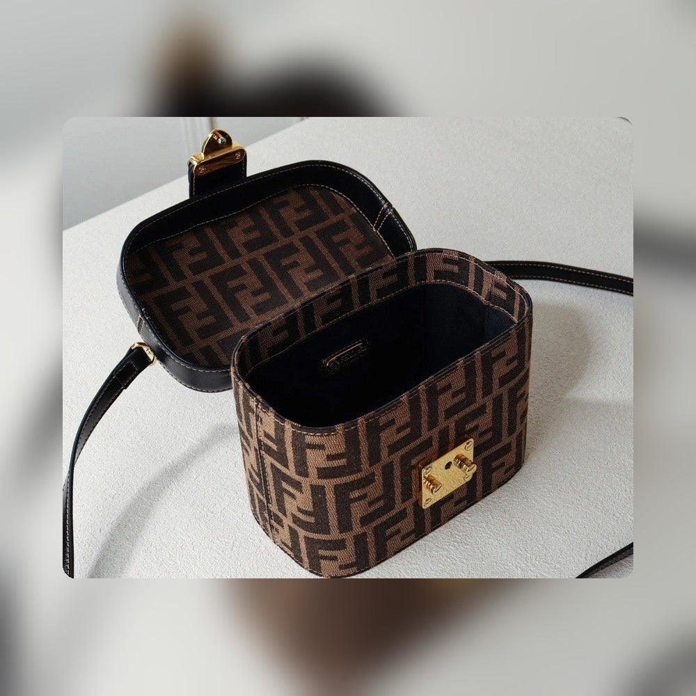 Anum Bags Detail