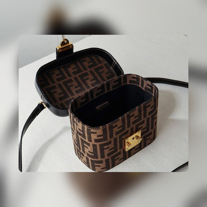 Anum Bags Detail