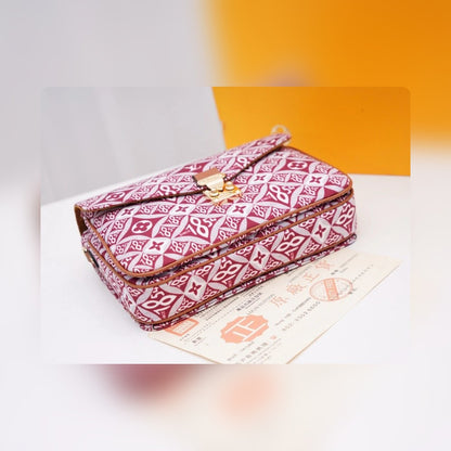 Anum Bags Detail
