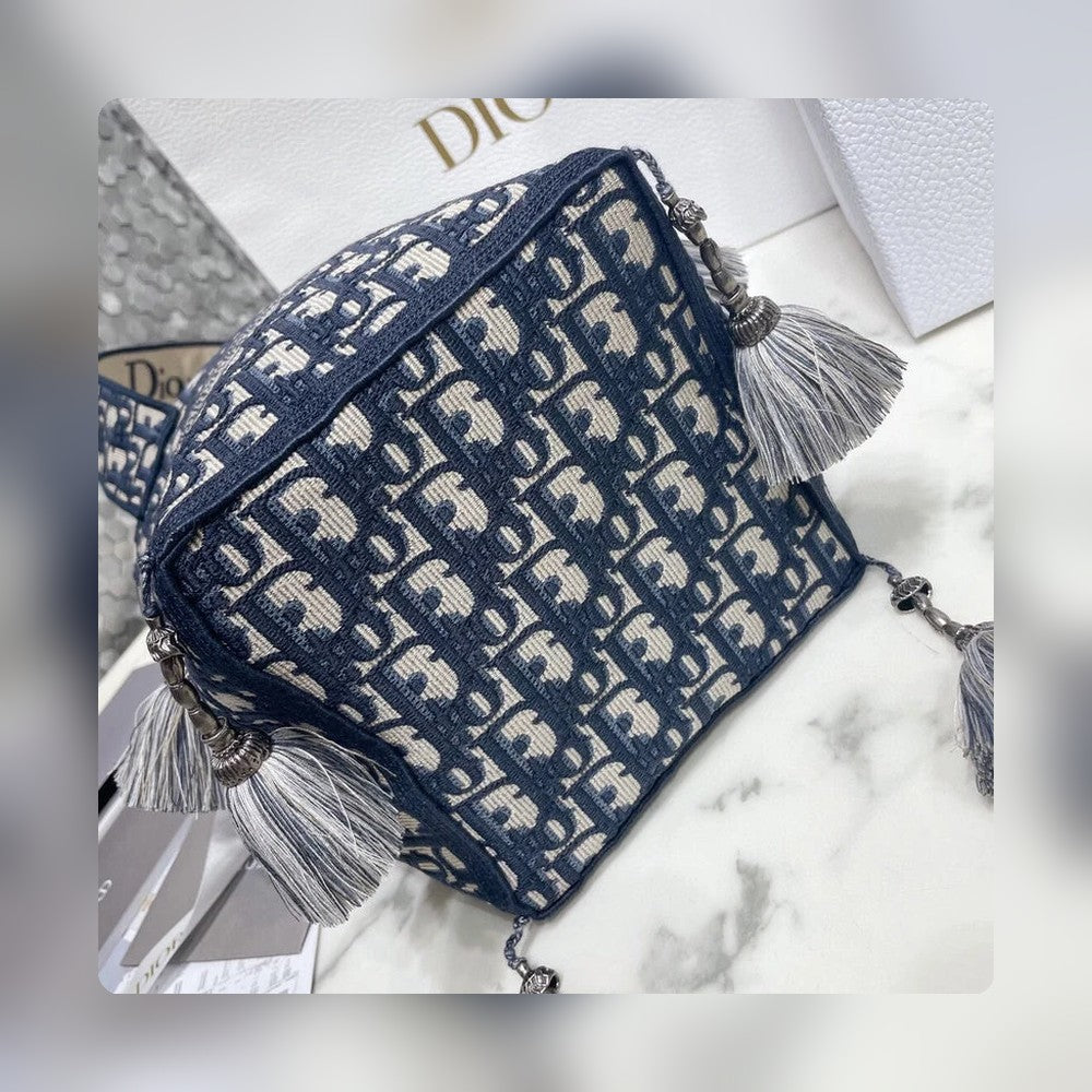 Anum Bags Detail