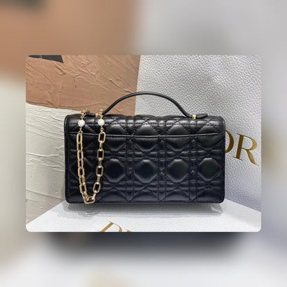 Anum Bags Detail