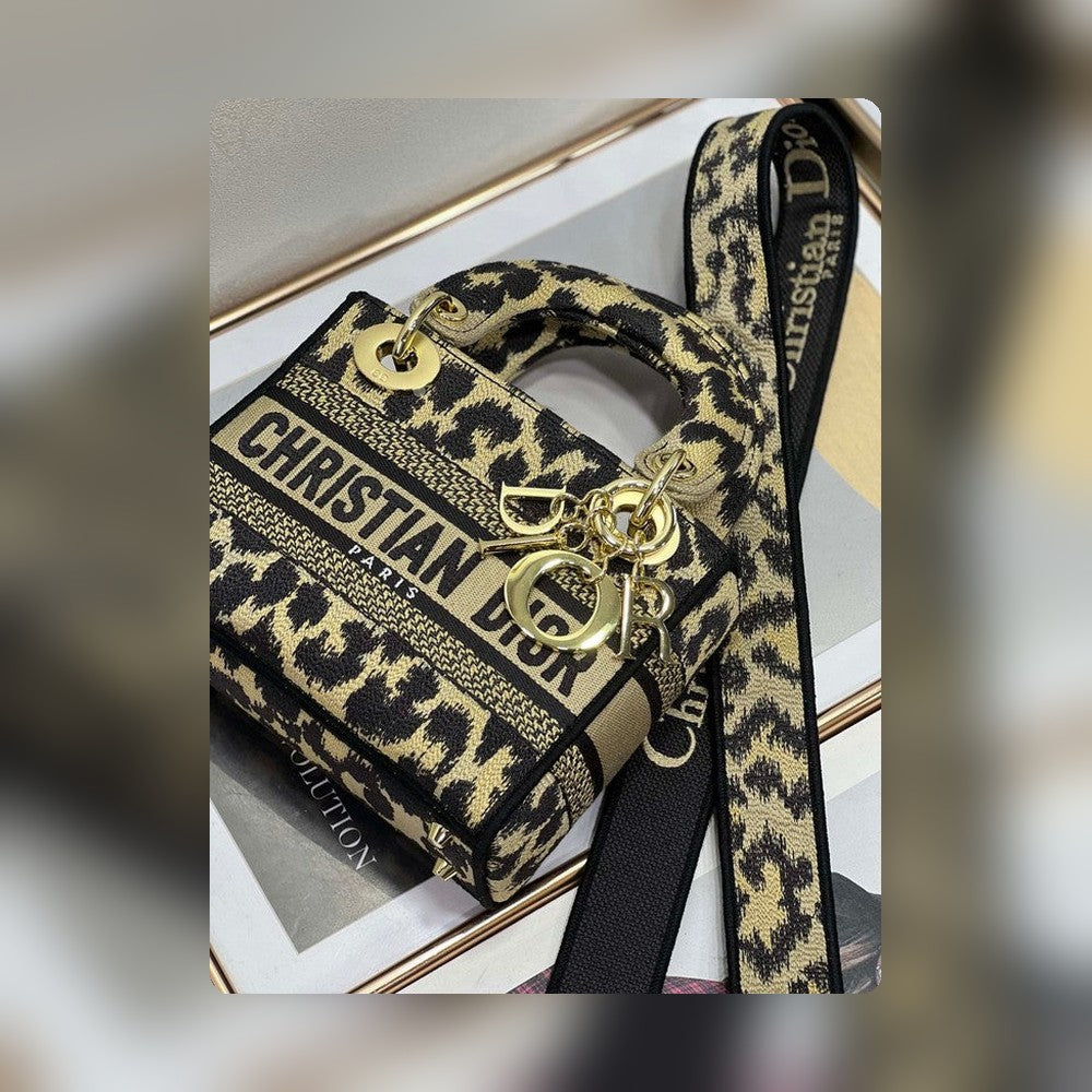 Anum Bags Detail