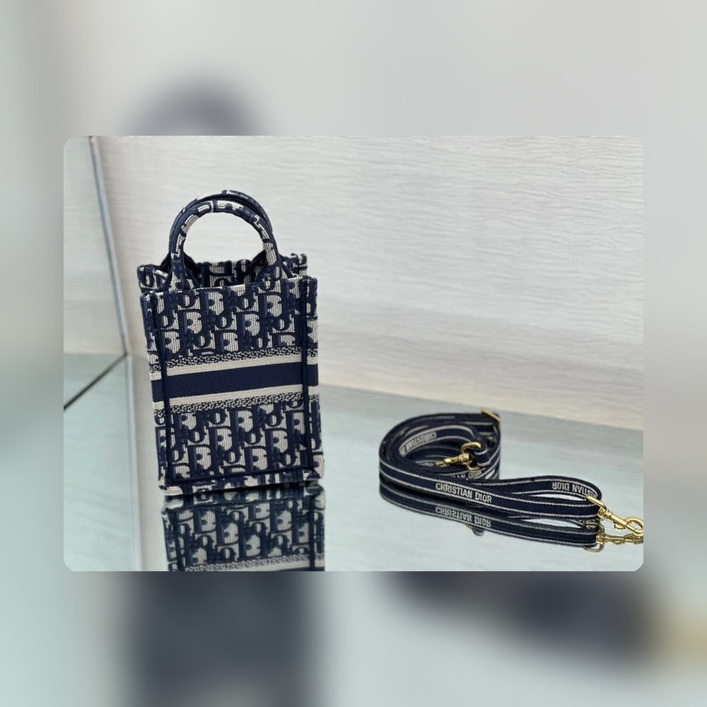 Anum Bags Detail