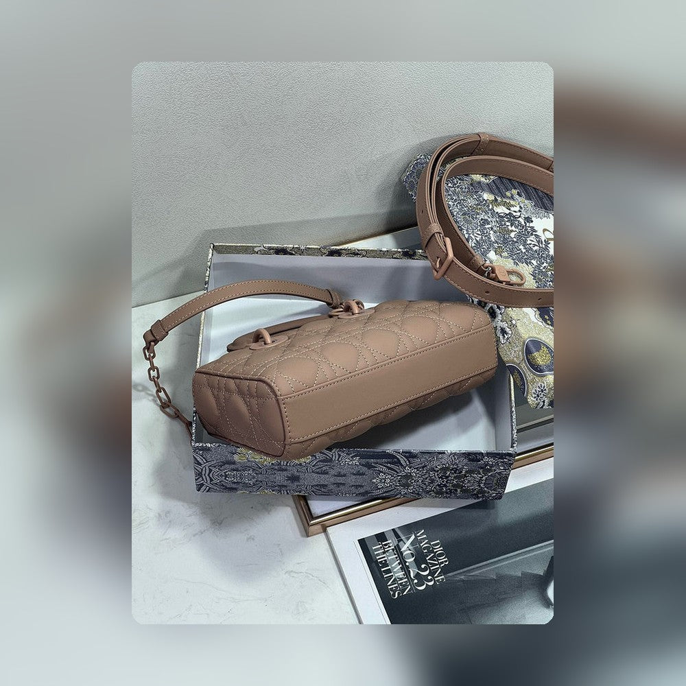 Anum Bags Detail
