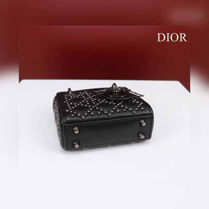 Anum Bags Detail