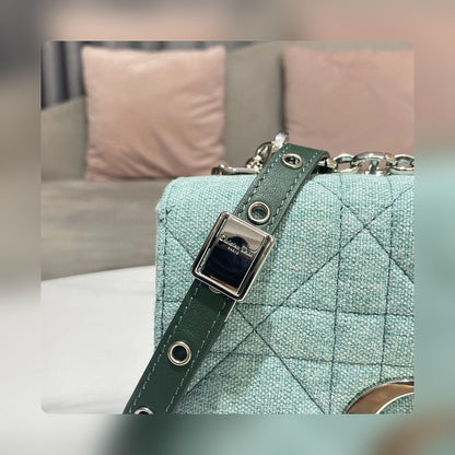 Anum Bags Detail