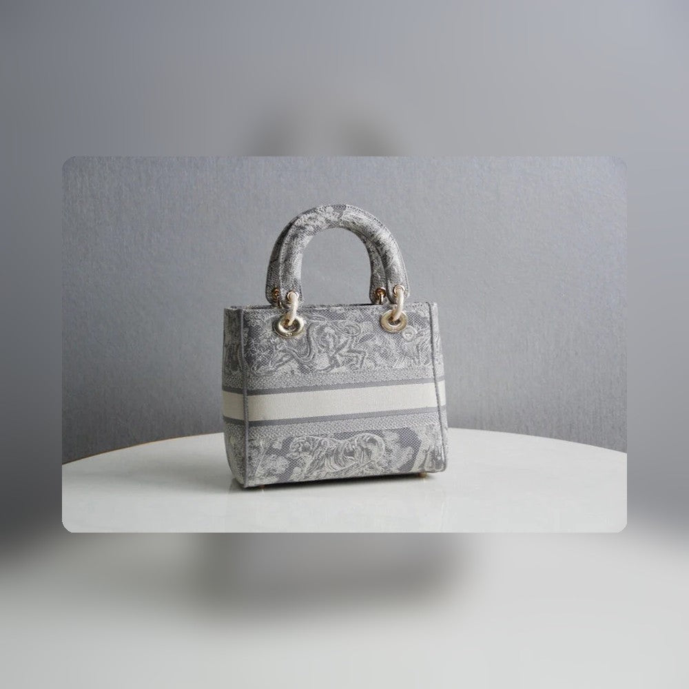 Anum Bags Detail