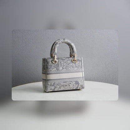 Anum Bags Detail