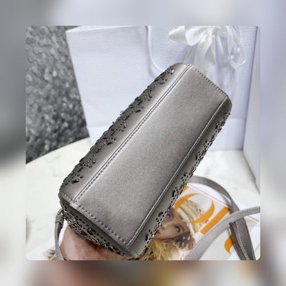 Anum Bags Detail