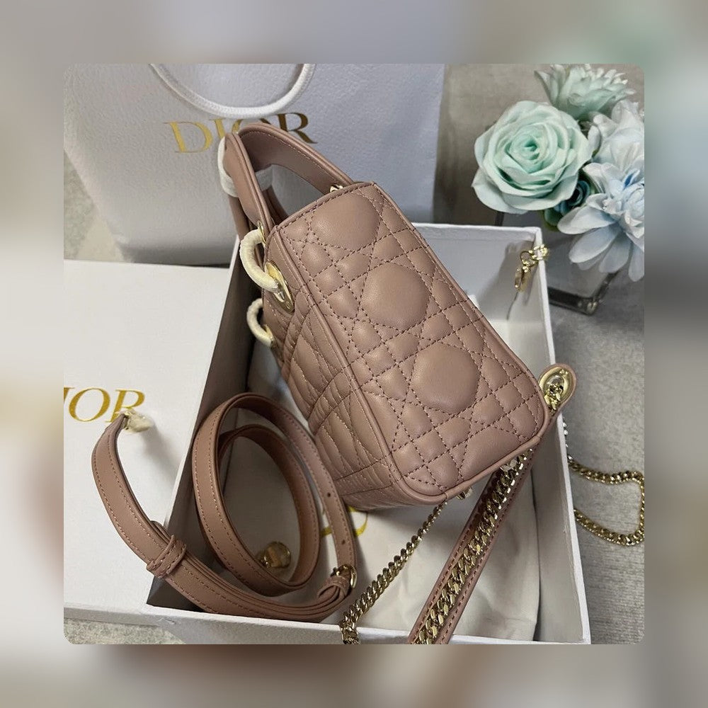 Anum Bags Detail