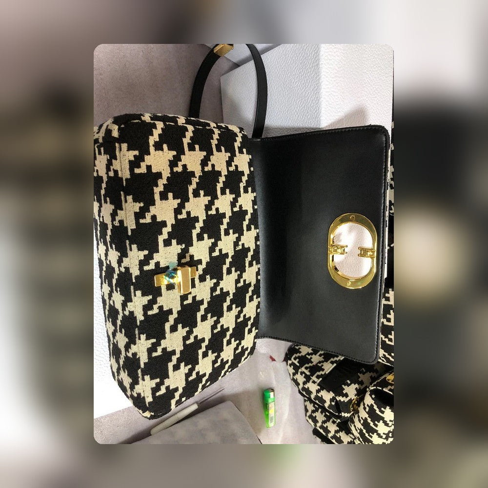 Anum Bags Detail