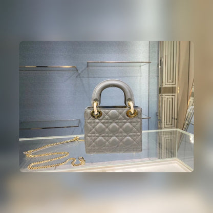 Anum Bags Detail