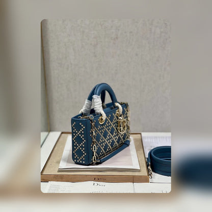 Anum Bags Detail