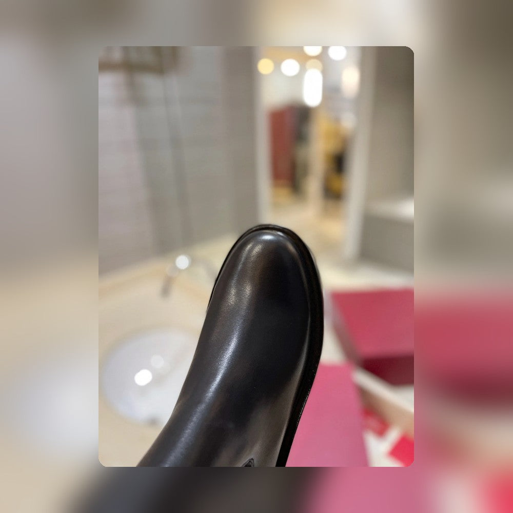 nmb GARAVANI UNIQUEFORM V LOGO LEATHER PLATFORM BOOTS BLACK