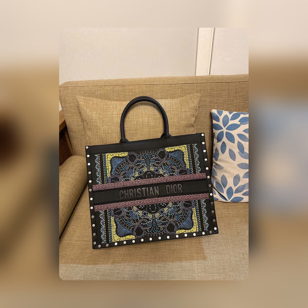 Anum Bags Detail