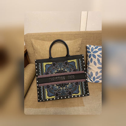 Anum Bags Detail