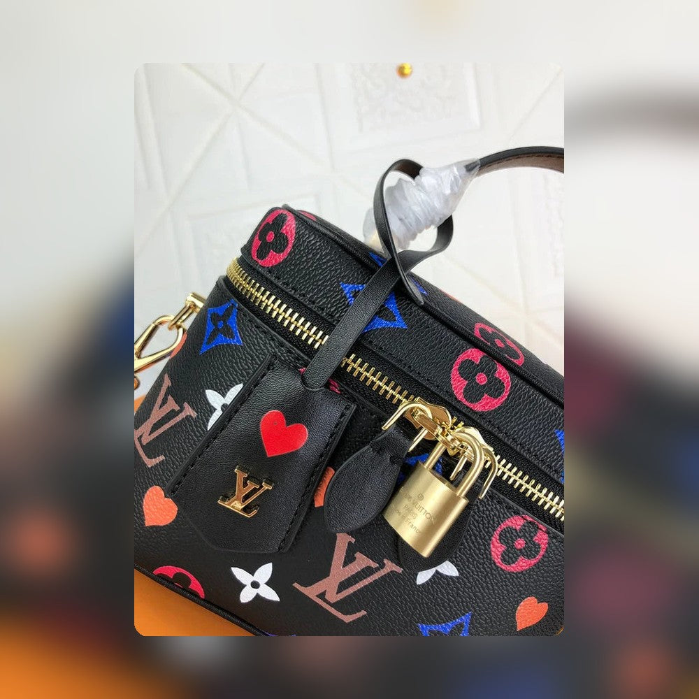 Anum Bags Detail