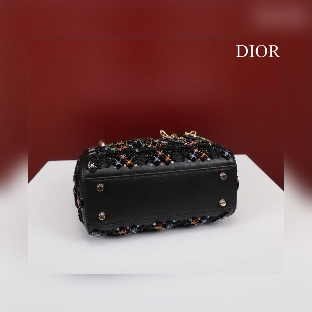 Anum Bags Detail