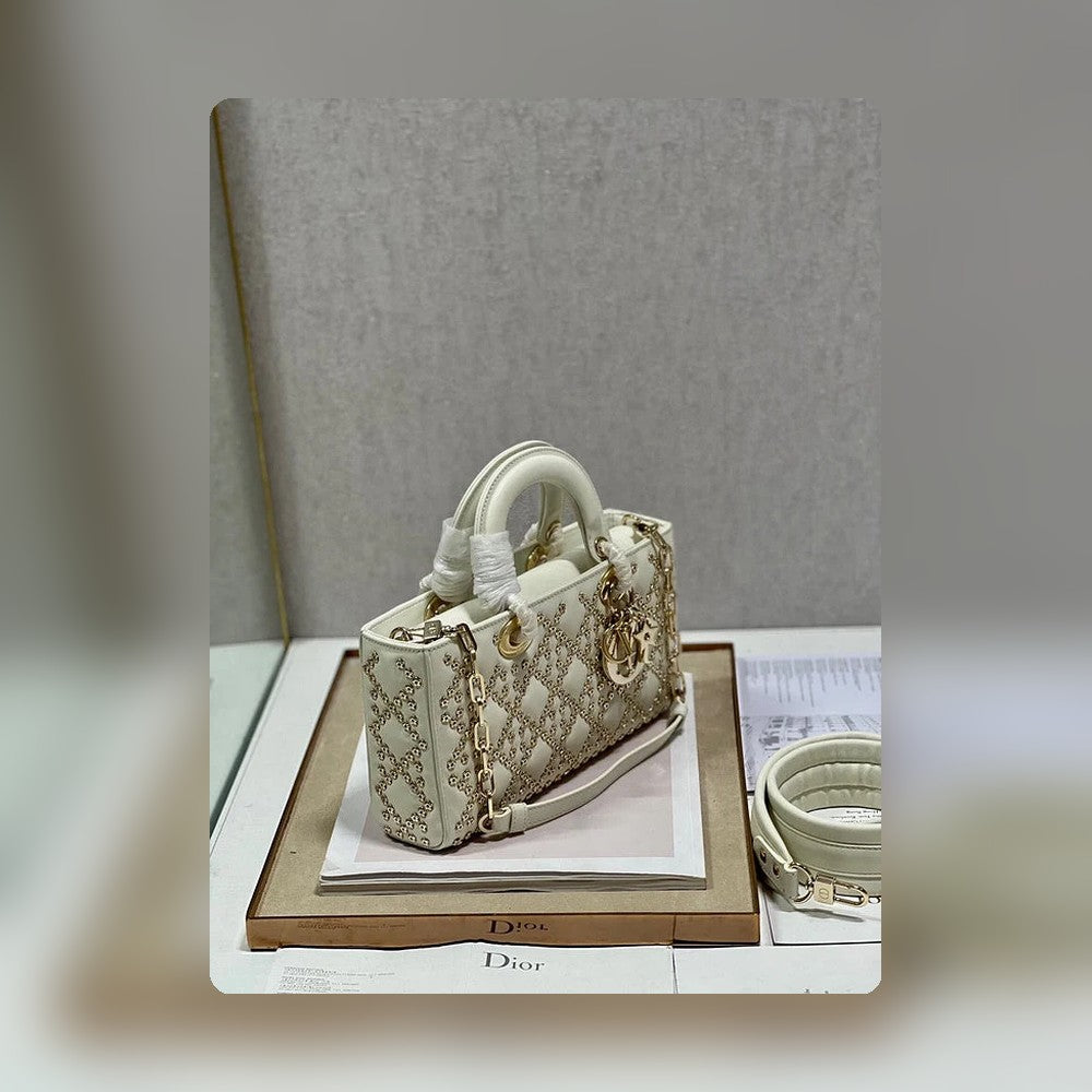 Anum Bags Detail