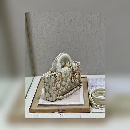 Anum Bags Detail