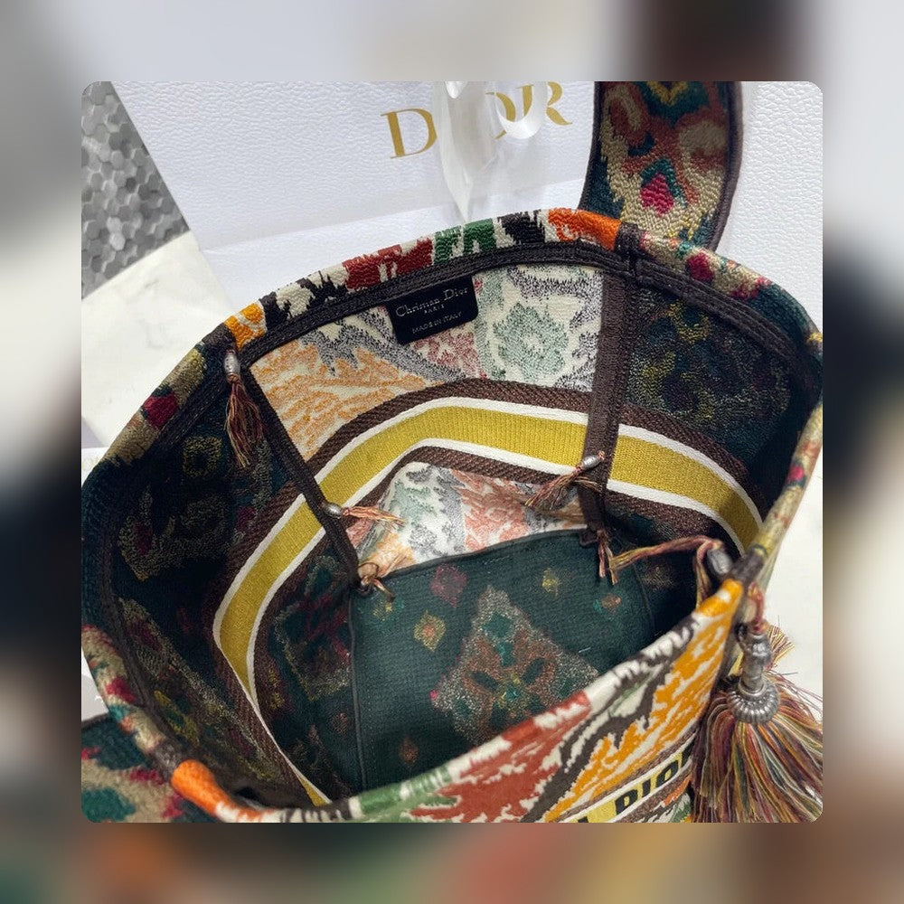 Anum Bags Detail