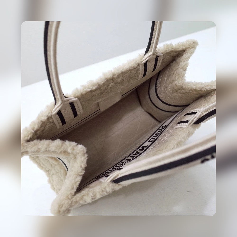 Anum Bags Detail