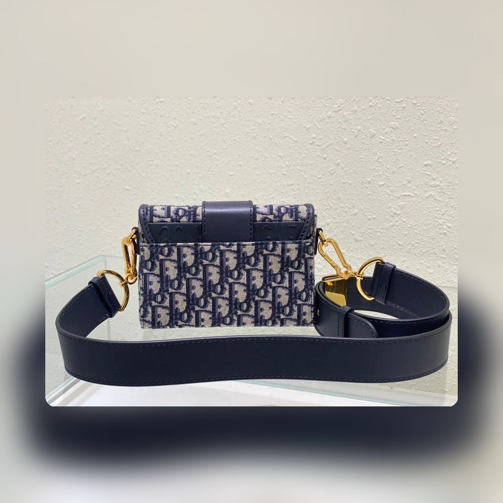 Anum Bags Detail
