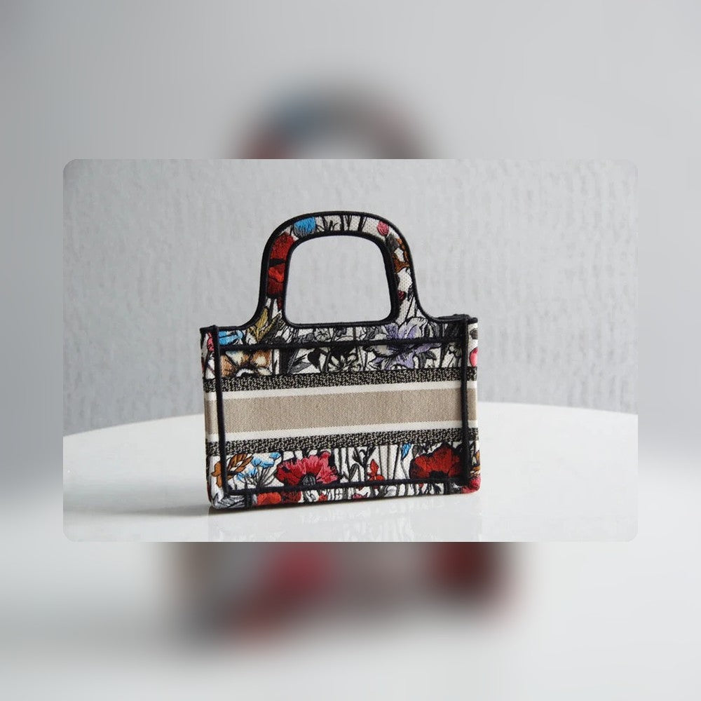 Anum Bags Detail